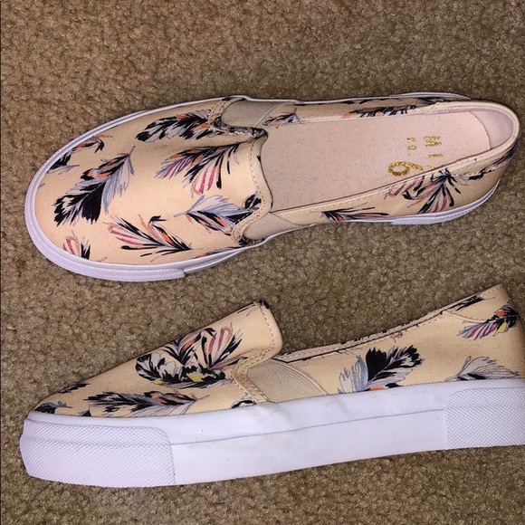 NEW - DSW Cream Flats - Size 7 - Picture 5 of 7